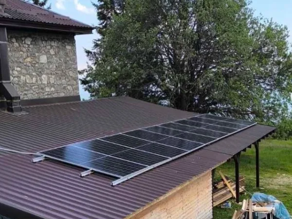 Off-grid фотонапонска централа со батерии, 5 kW